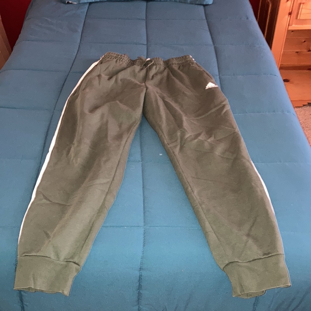 Adidas sweatpants 💚 - Picture 2 of 4